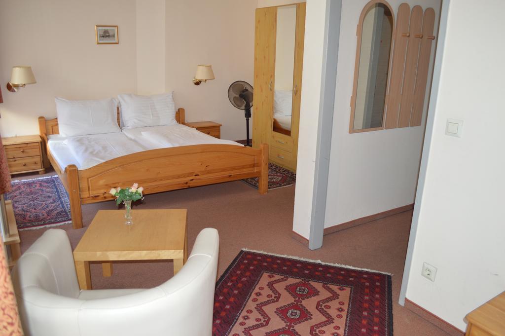 Hotel Pension Walzerstadt Wenen Kamer foto