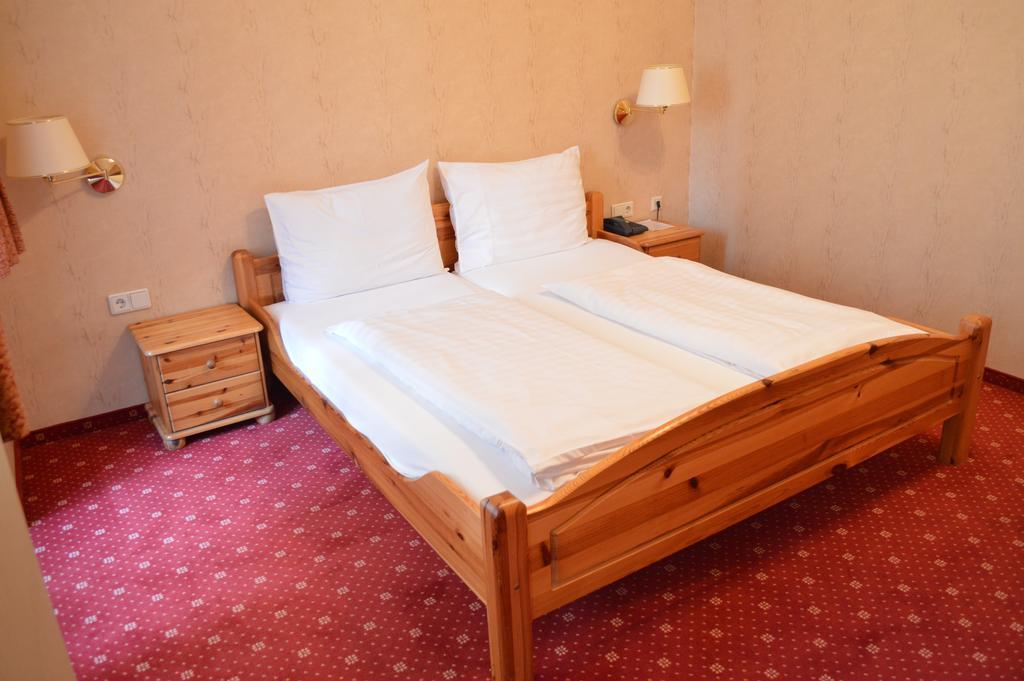 Hotel Pension Walzerstadt Wenen Kamer foto