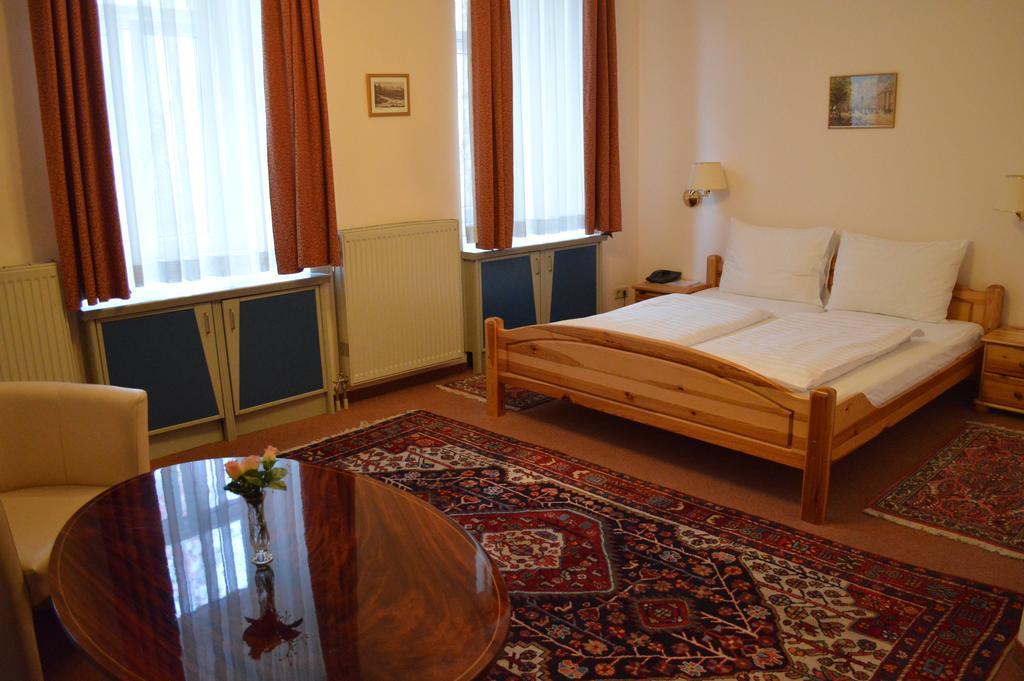 Hotel Pension Walzerstadt Wenen Kamer foto