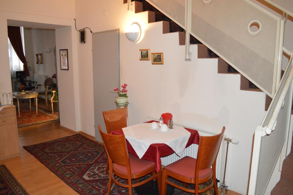 Hotel Pension Walzerstadt Wenen Buitenkant foto