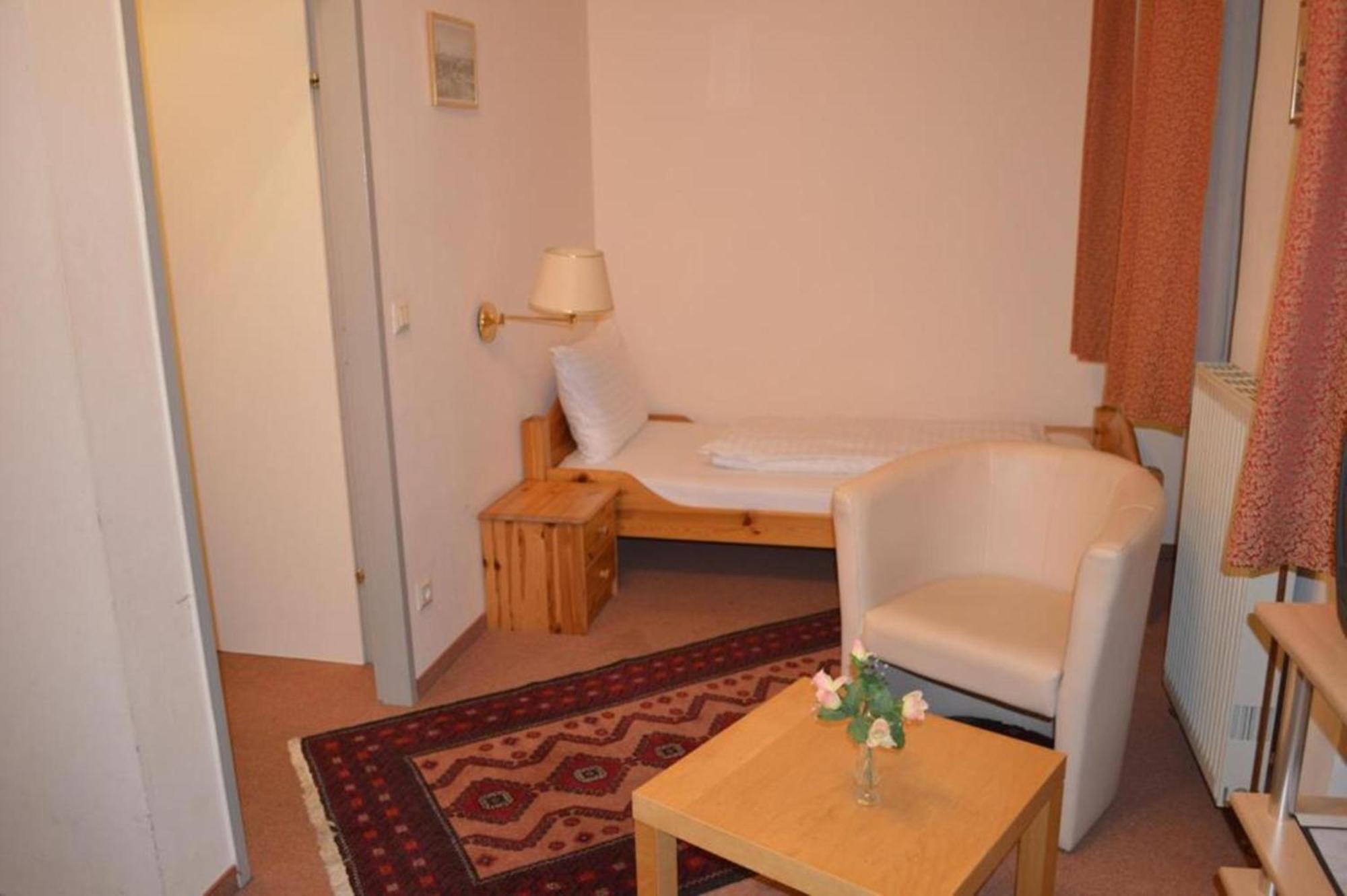 Hotel Pension Walzerstadt Wenen Kamer foto