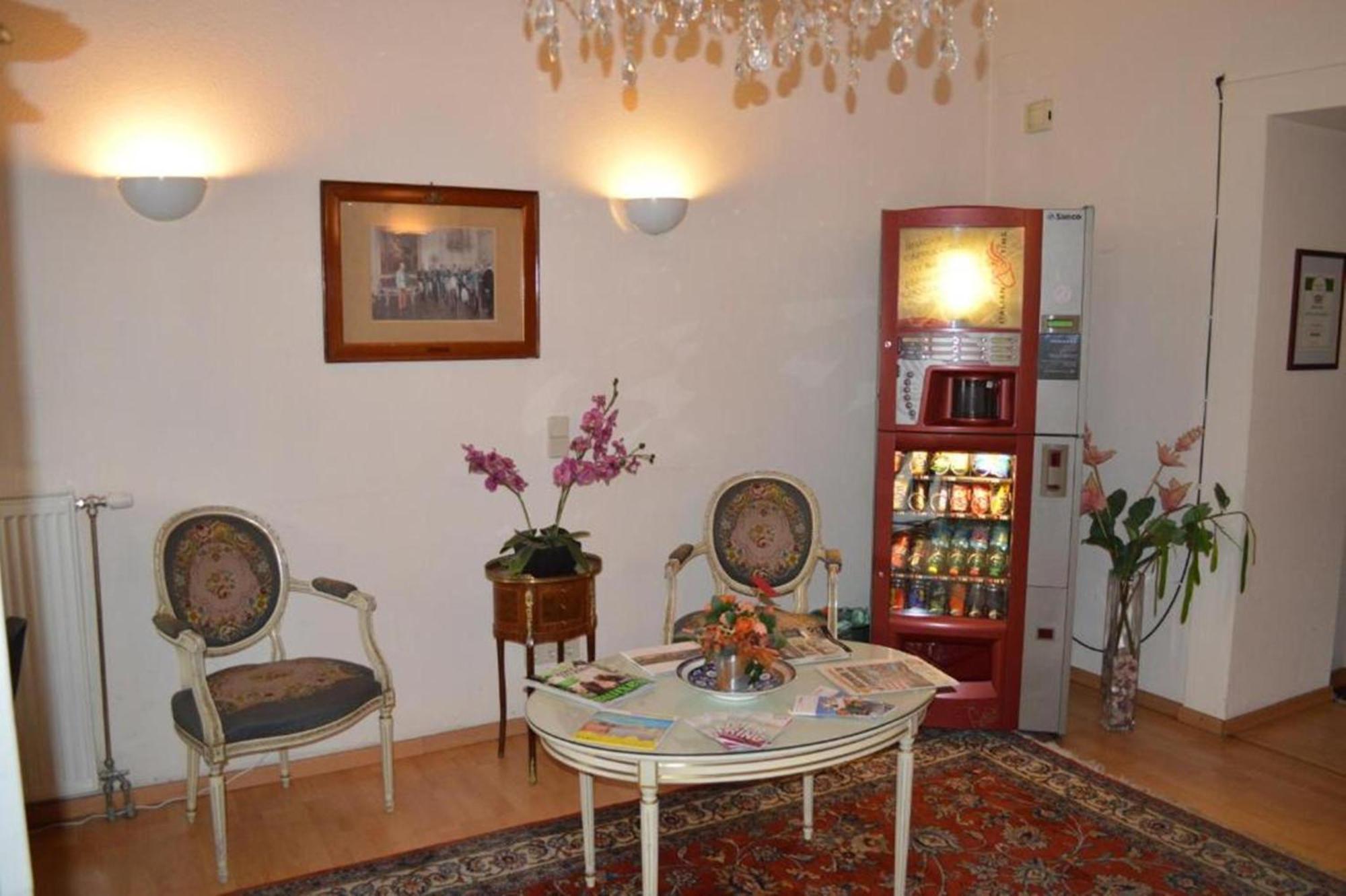Hotel Pension Walzerstadt Wenen Buitenkant foto