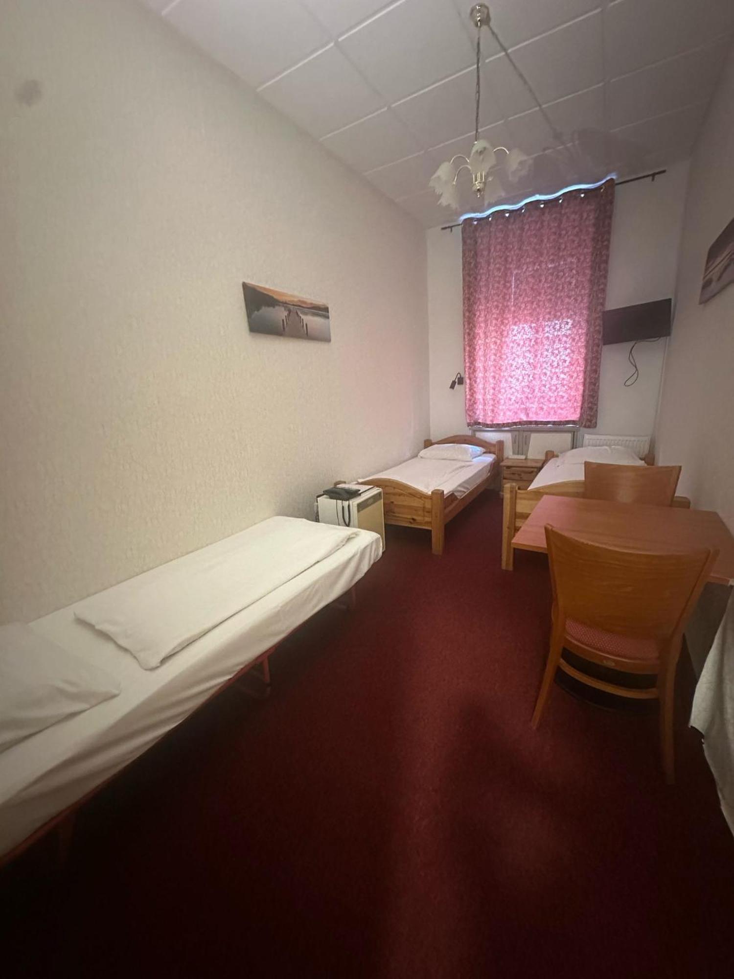 Hotel Pension Walzerstadt Wenen Kamer foto