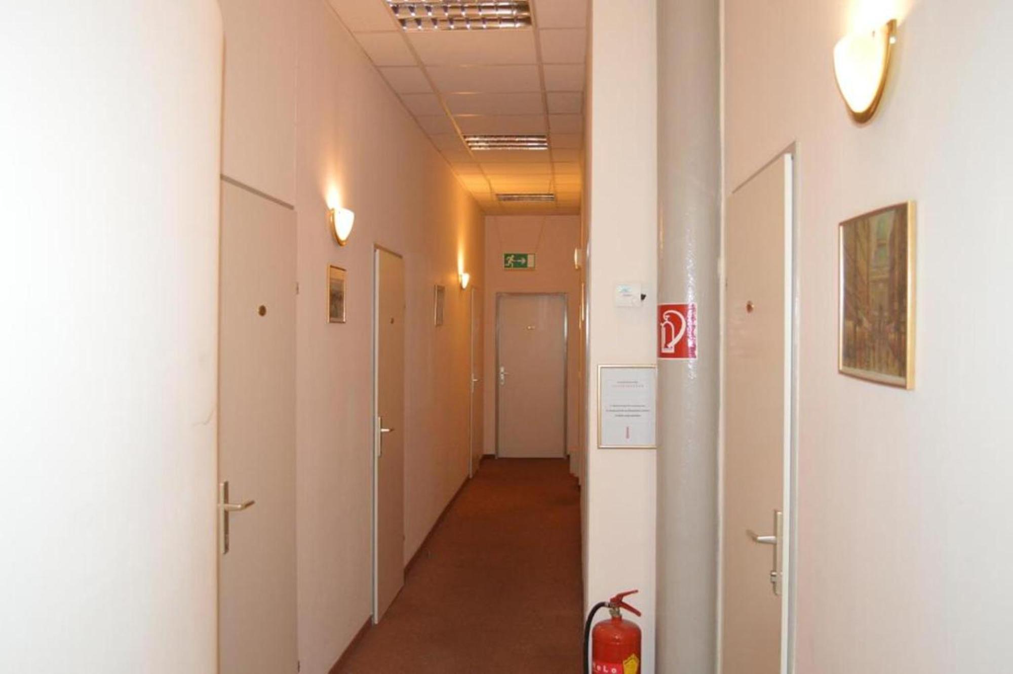 Hotel Pension Walzerstadt Wenen Buitenkant foto