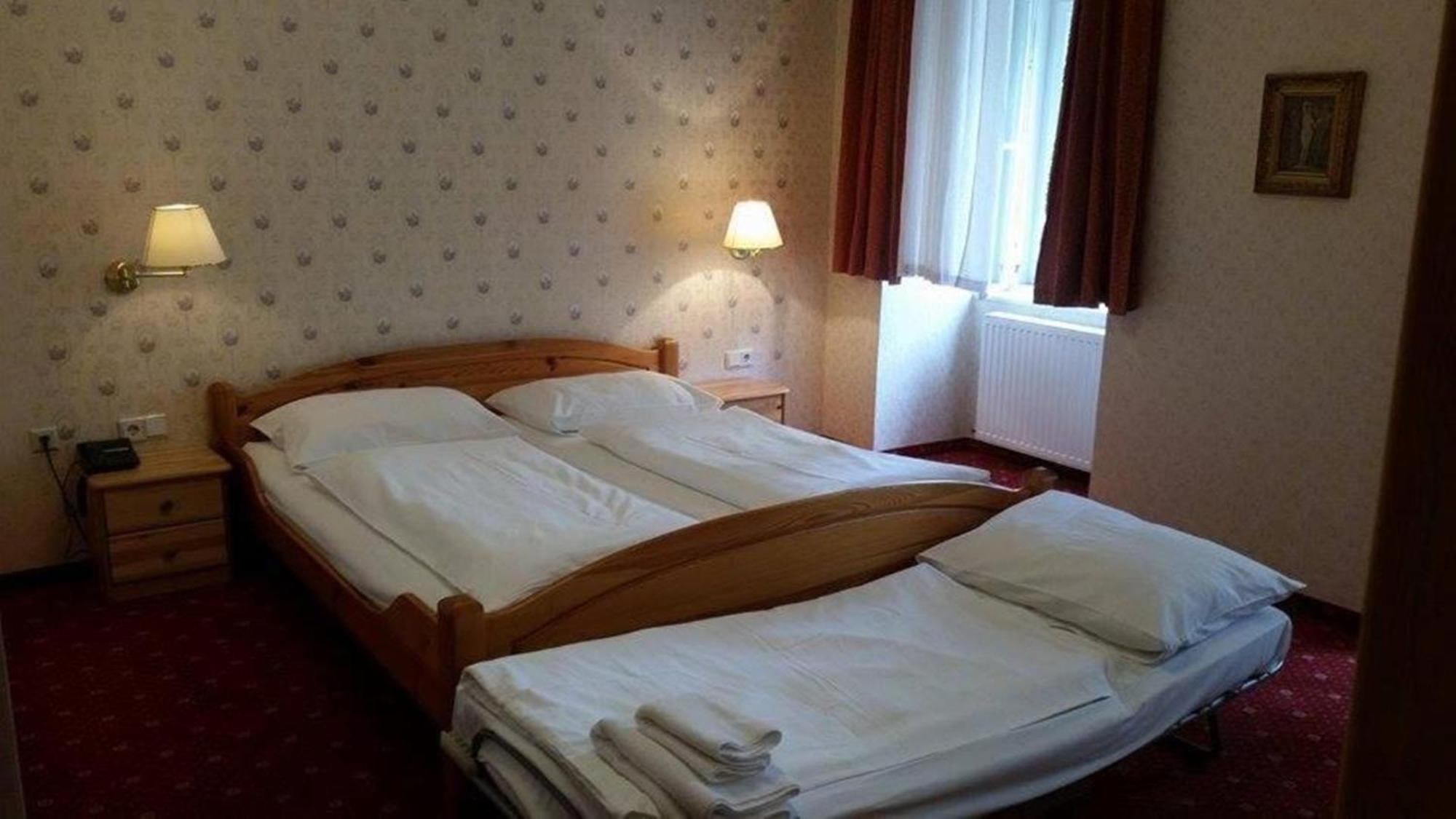 Hotel Pension Walzerstadt Wenen Buitenkant foto